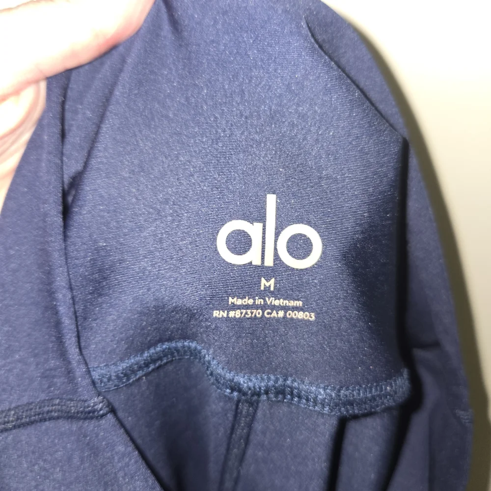 ALO Airlift Leggings Navy NWT - Picture 5 of 5